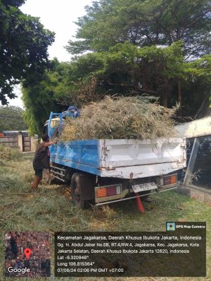 angkut sampah proyek dengan truk engkel (1)